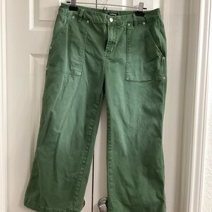 The most comfortable Green Ankle Cropped Pants EVER